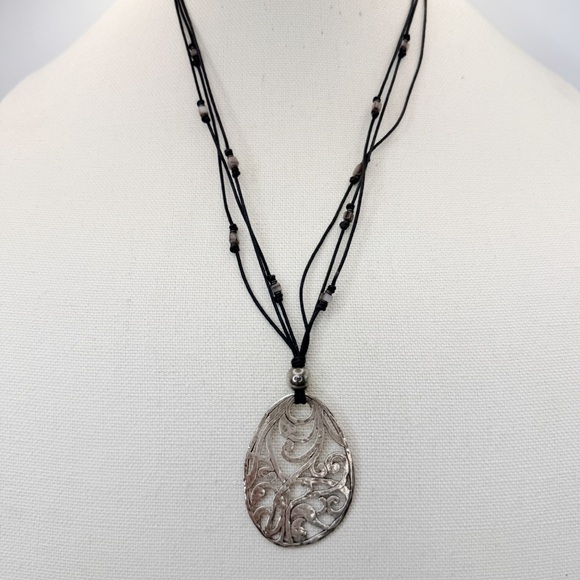 Silpada Silver Oval Scrollwork Filigree Pendant 3 Strand Necklace Retired - Picture 2 of 11